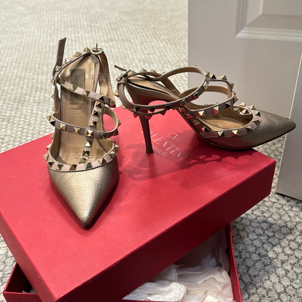 Gorgeous Valentino heel size 37.5